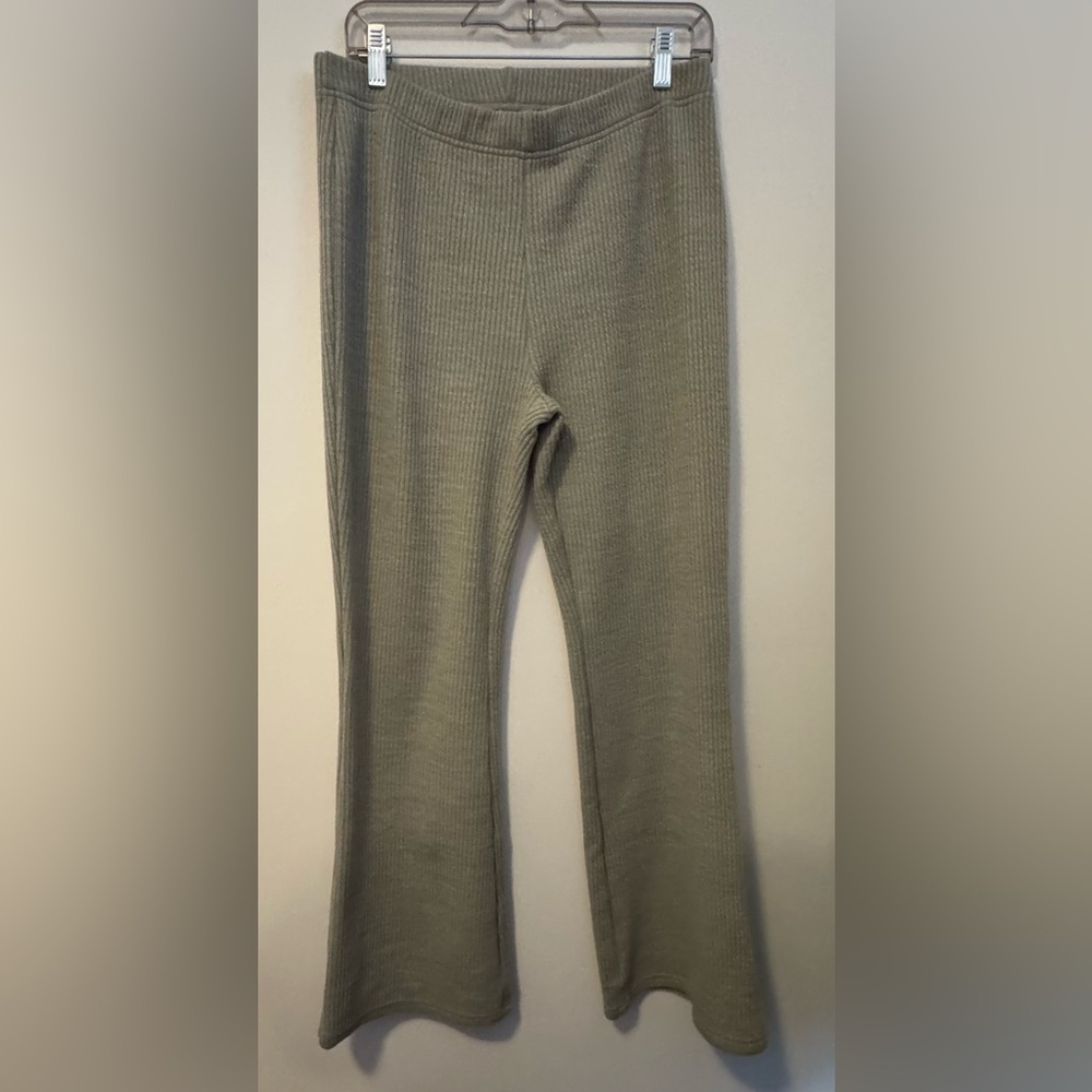 American Eagle Outfitters women’s Ribbed sage green/Gray  flare size large
